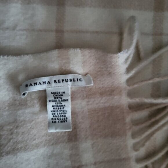 Angora Wool Plaid Fringed Scarf Banana Republic - Picture 4 of 9